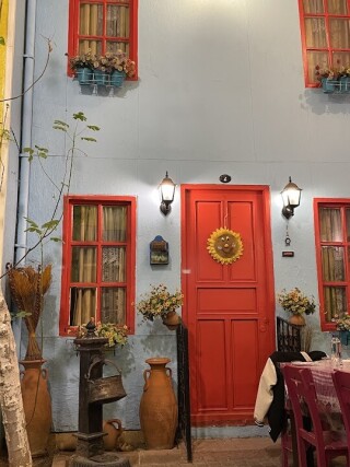 Ara restaurant