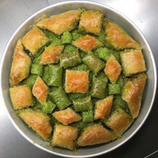 Tarihi Elmacıpazarı Güllüoğlu Baklava
