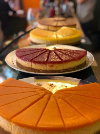 Kuzgun dokuz cheesecake nitelikli Türk kahvesi