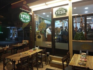 Yeşil Pideli Köfte - Mahir Usta