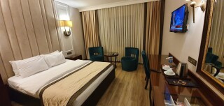 Golden Lake Hotel