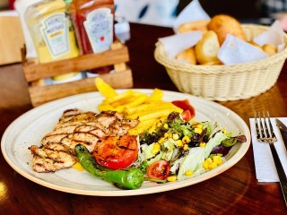 Yuba Cafe & Restoran Pastane