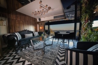 ZEBRA LOUNGE PORT