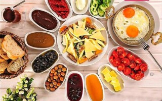 Bizim Deli Kızın Yeri
