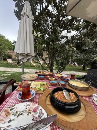 Melitano Garden Cafe & Restoran