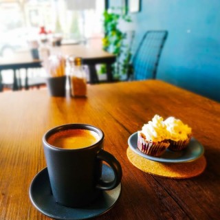leprechaun coffee & hotdog