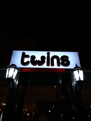 TWINS CAFE