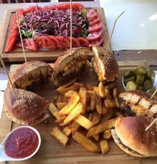 Komşu Kasap Burger & Steak House