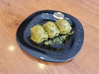 Asmay dondurma & Eyüp usta baklavaları kütükçü