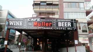 MÜLLER CAFE