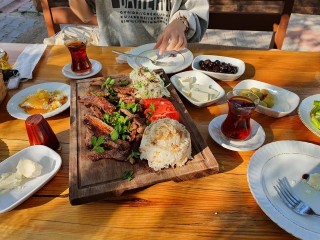 Söğüt Gölgesi