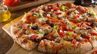 Black & Yellow Pizza