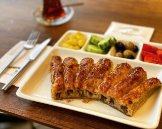 Değirmenci Baba Börek Yeşilbahçe Lara