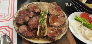 Steak Bus  Etlere Fön Çeken Adam