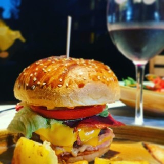 Burger Hood