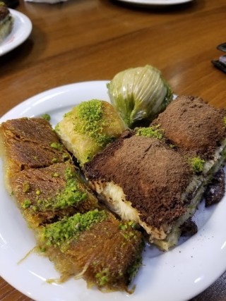Yaşar Usta Burma Kadayıf & Baklava - Yenibosna Şube