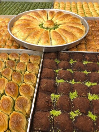 Yaşar Usta Burma Kadayıf & Baklava - Zeytinburnu Şube