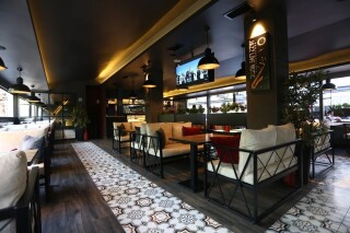 Reina Bi Lounge