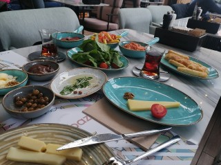 Huqqabaz Sapphire Levent