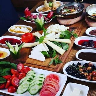 Q Plus Cafe & Restaurant