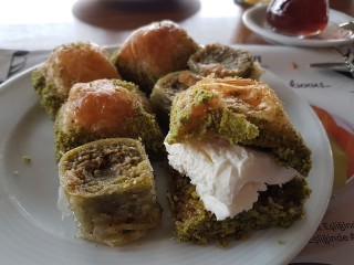 Victoria Pastisseri Bistro Öveçler Şb