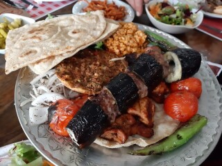 Kardelen Çiçeği Sofrası