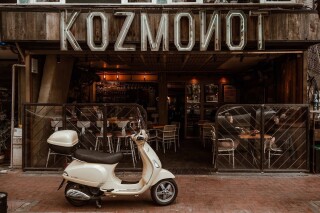 Kozmonot Pub Topağacı