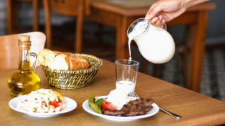 Meraklı Köfteci