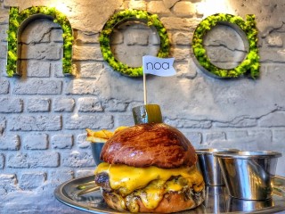 Noa burger food