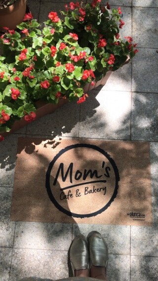 MOM’S CAFE BAKERY