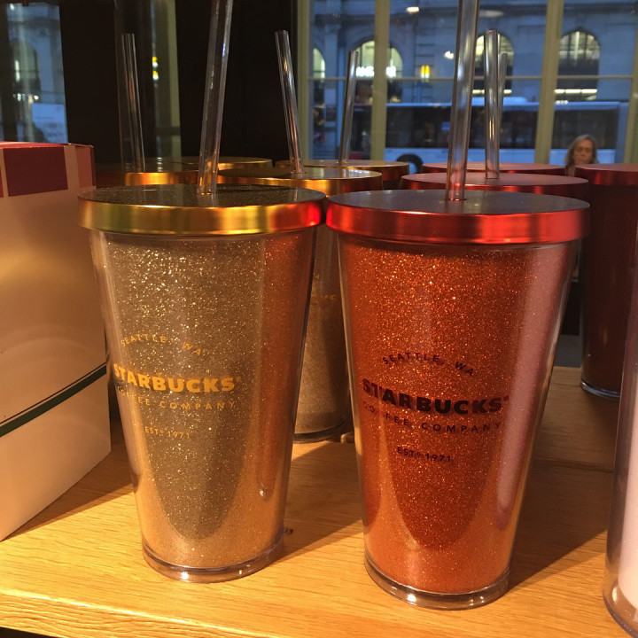 Starbucks yılbaşına yine iddialı hazırlandı fotoğraf