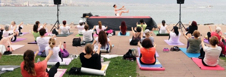 Yoga tutkunları Bayraklı’da buluştu fotoğraf