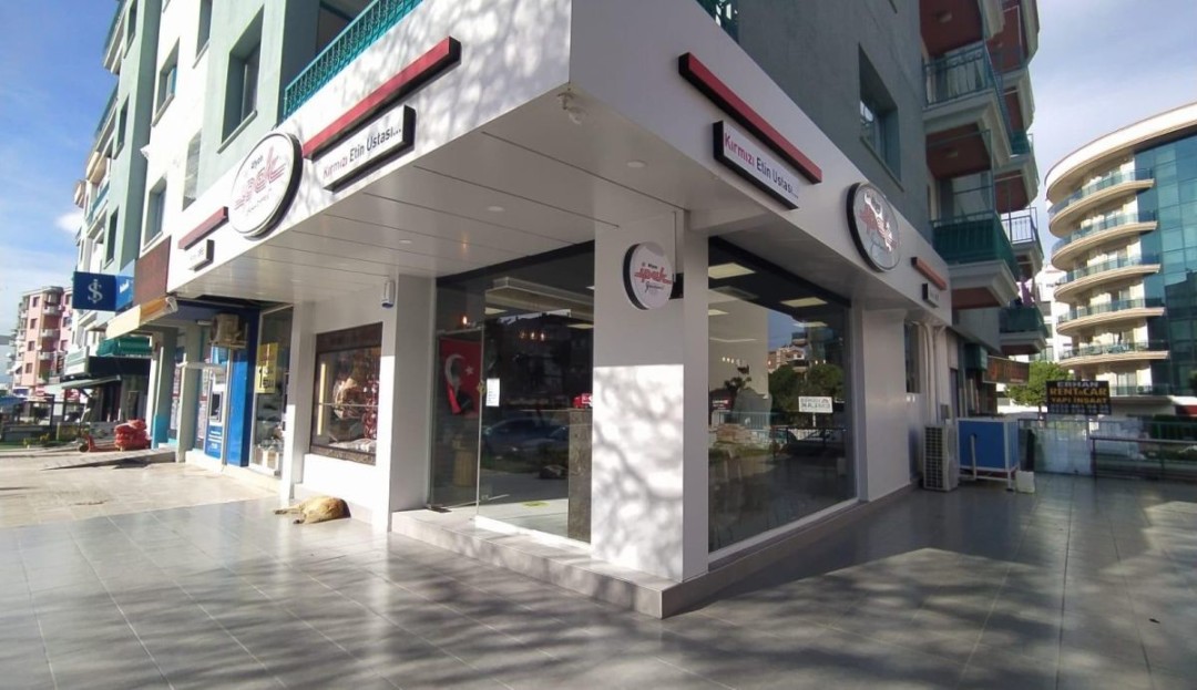 Afyon’un 65 Yıllık İpek Sucukları şimdi de İzmir’de