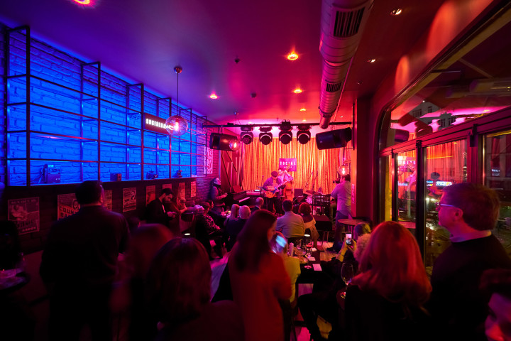 Karaköy’e yeni soluk; Social Jazz Bar açıldı fotoğraf