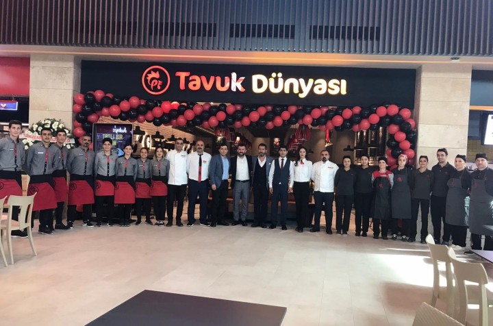 Tavuk Dünyası Adana’daki 5. restoranını açtı fotoğraf