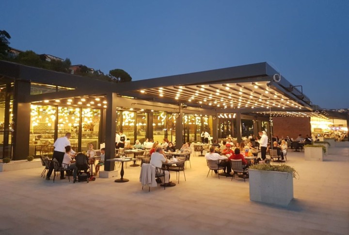 Restoran ve kafeler yarı yarıya yeniden açılıyor fotoğraf