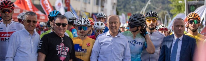 Bisikletini Kapan Kemer’e Koştu fotoğraf