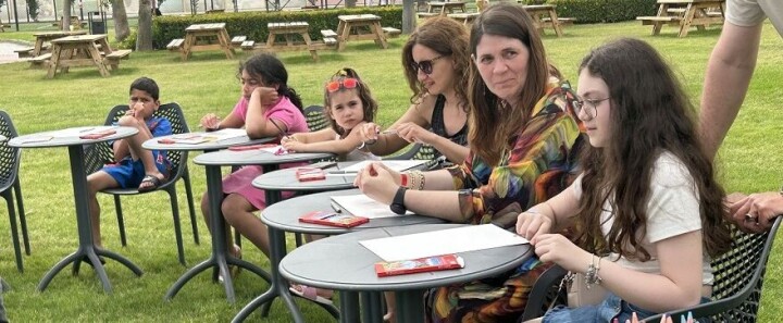 ASKA Lara Resort misafirlerine karikatür eğitimi verdiler fotoğraf
