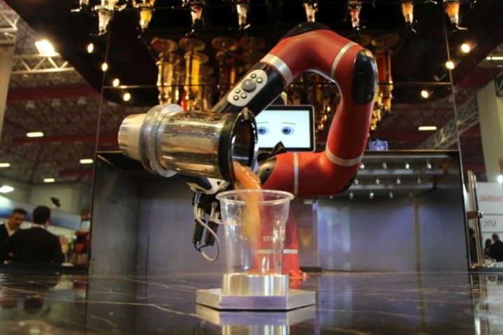 Barmen robot, HORECA sektörünün hizmetinde fotoğraf