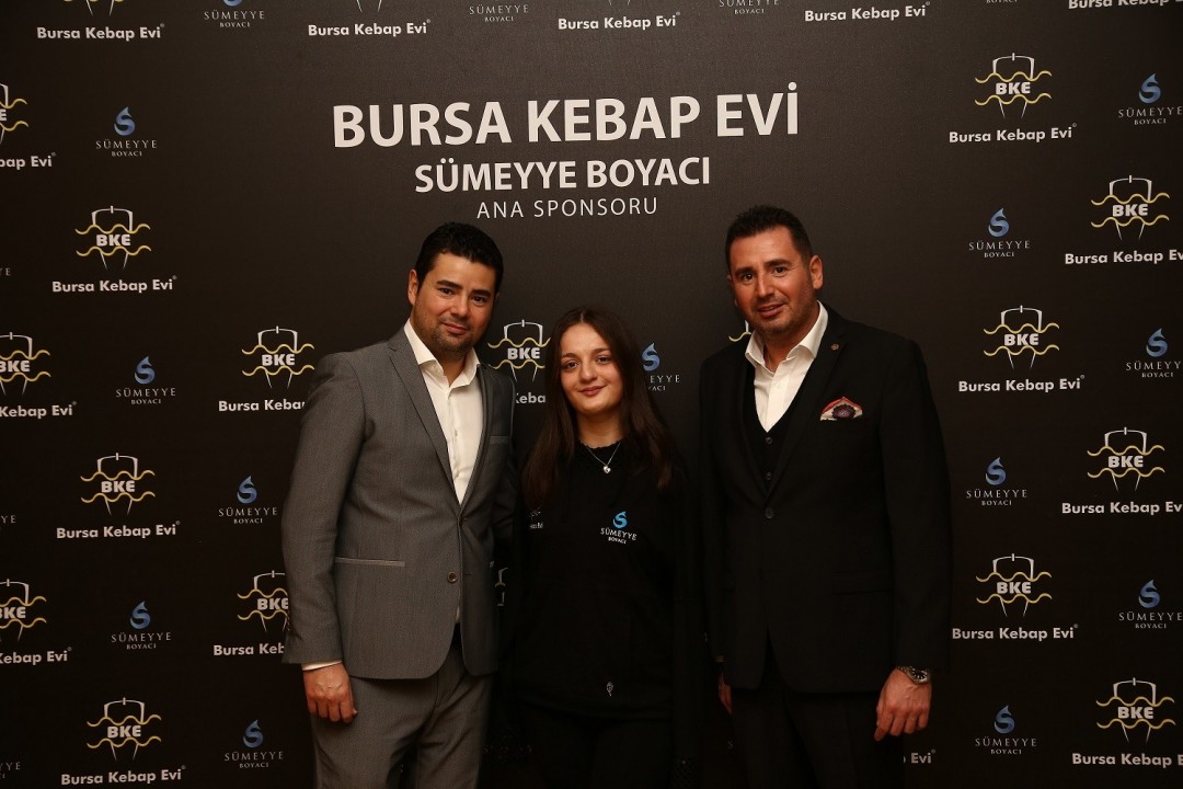 Bursa Kebap Evi’nden Türkiye’nin  ilk yüzme şampiyonuna destek