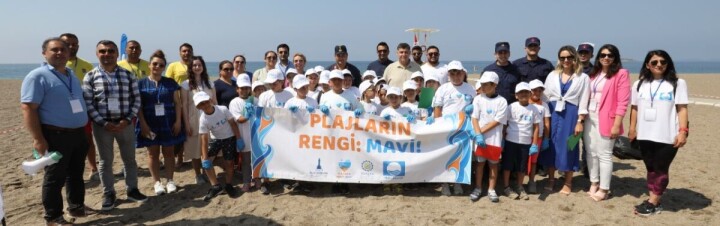 Menderes’te Mavi Bayraklar Göndere Çekildi fotoğraf