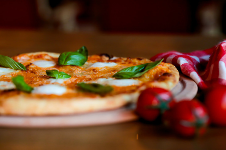 Wish More Hotel’den Napoli pizzası fotoğraf
